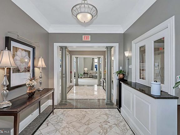 5th image of 851 N Glebe Rd APT 1516