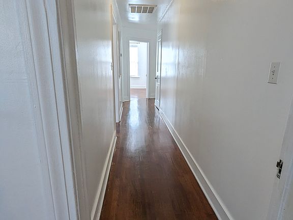 5th image of 627 W Jefferson St #4