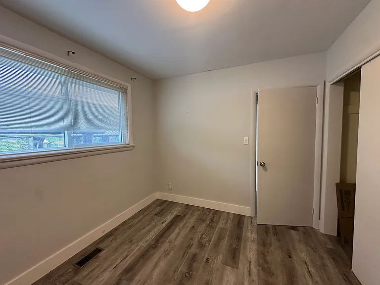 549 Hillside St — Photo 6
