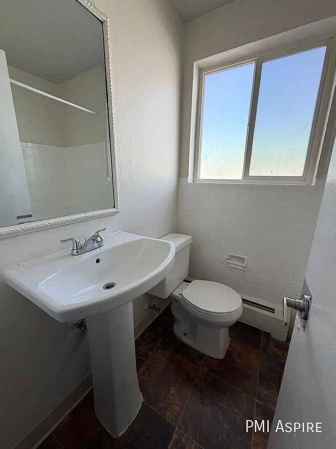 1 bed, 1.0 bath, $749 — Photo 3