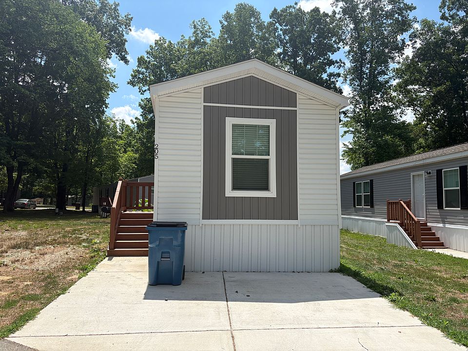 1st image of 205 Woodland Dr