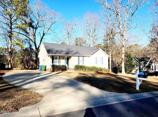918 S Philwood Ct, Fuquay Varina, NC 27526