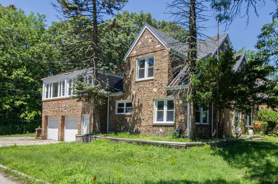 1st image of 1040 Forest Hills Ave