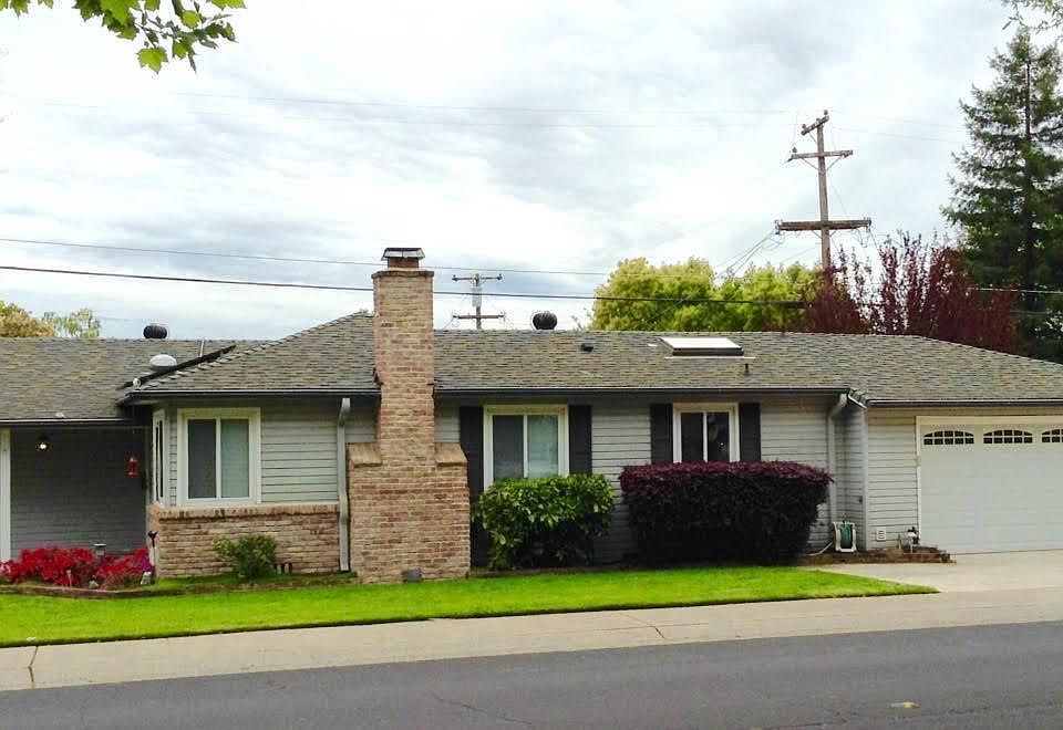 1st image of 1000 Balsam St