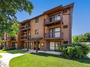 1515 N Winslowe Dr #1A, Palatine, IL 60074