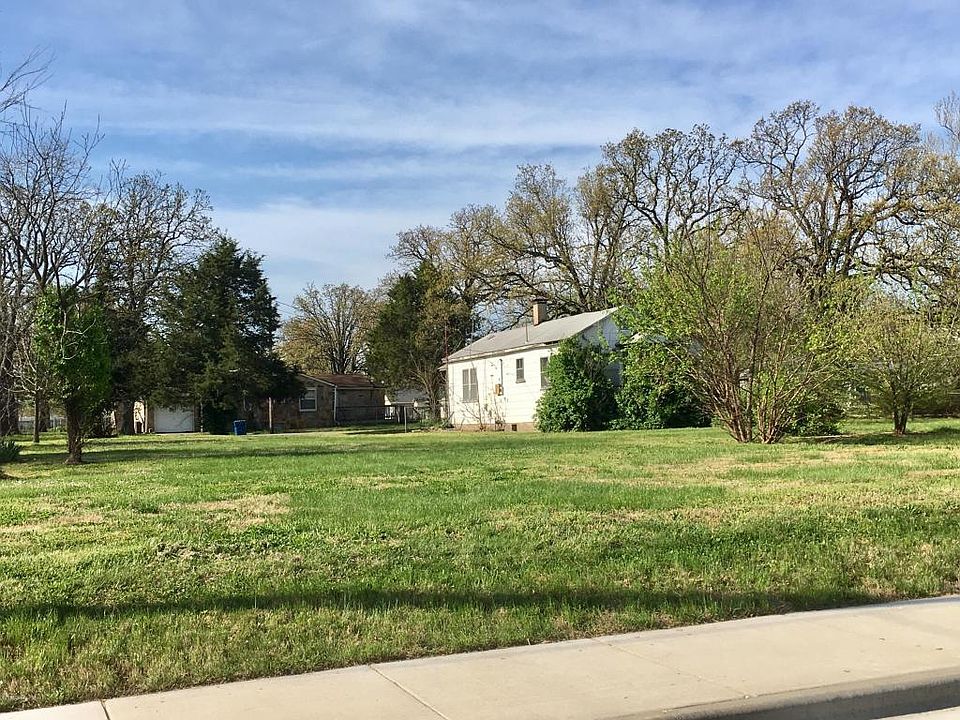 2nd image of 1813 Central St