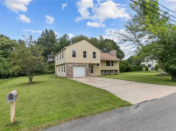 11 Michael Dr, Bristol, RI 02809