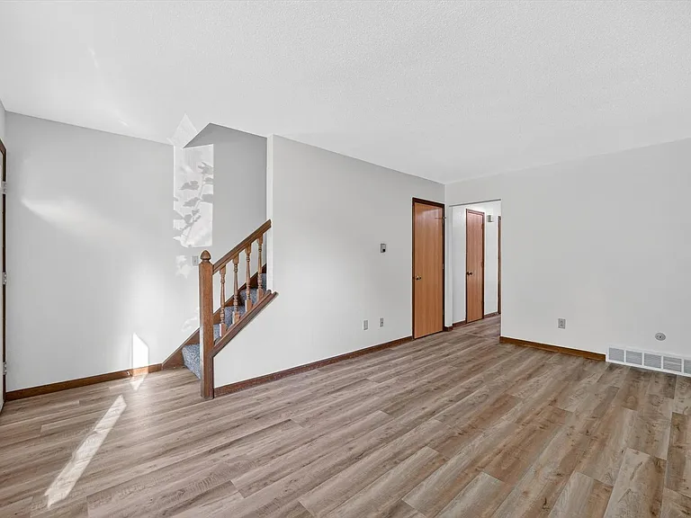 6839-6841 Woodlake — Photo 10