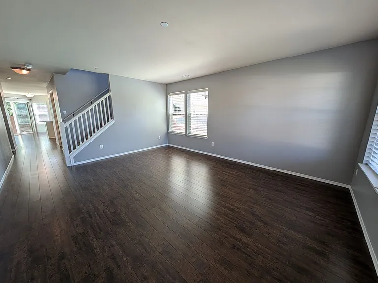 2233 Wallace Loop — Photo 3