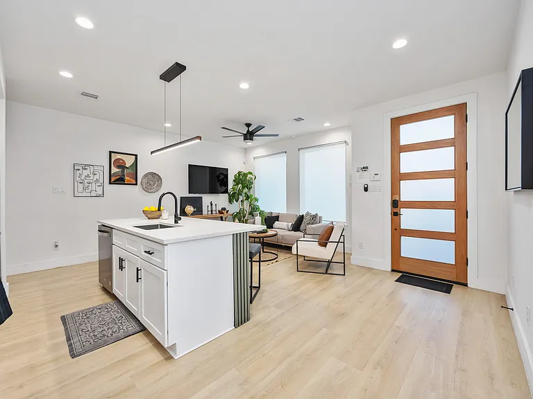 4718 Market St #1A — Photo 19