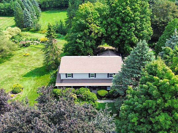 5th image of 815 Elizabeth Ln