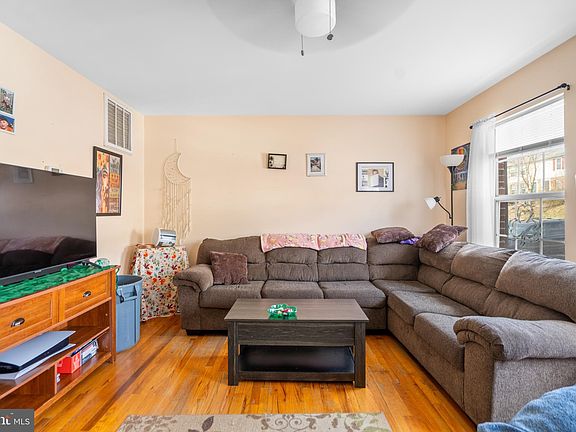 4th image of 121 Parkside Dr