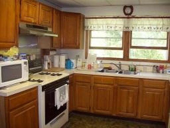 4th image of 52 Glenbrook Dr