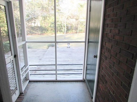 5th image of 522 Brookdale Dr