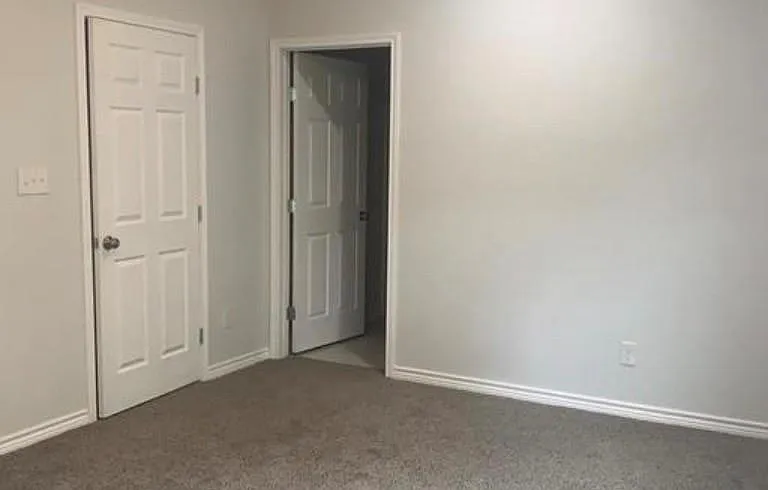 11 Oak Plz — Photo 15
