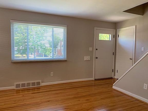 2nd image of 7903 Greenbriar Ln
