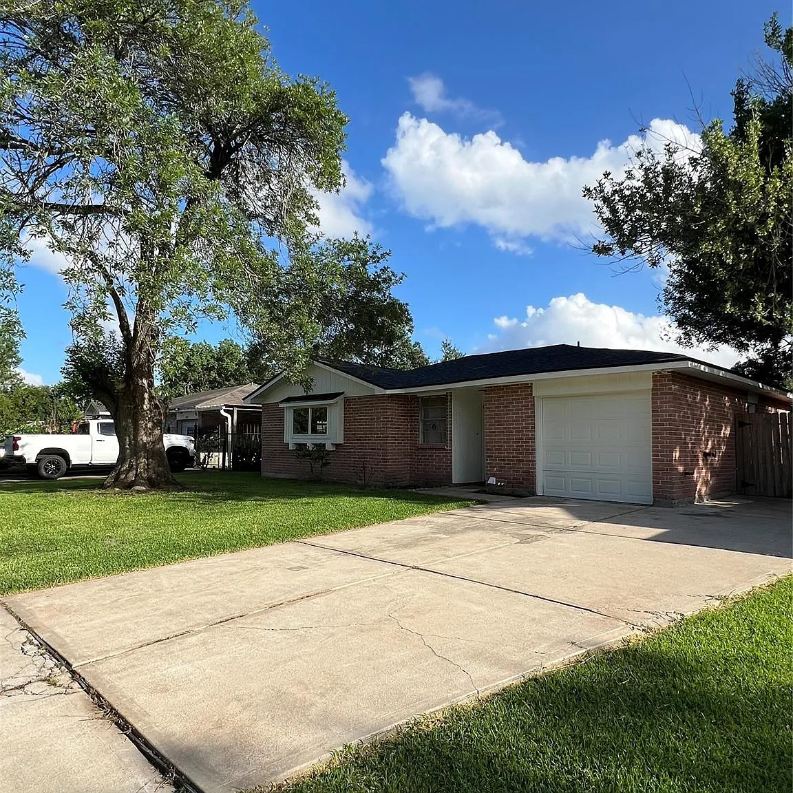3 bed, 2.0 bath, 1077 sqft, $1,900 — Photo 2