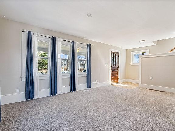 4th image of 1047 Daniels St NE