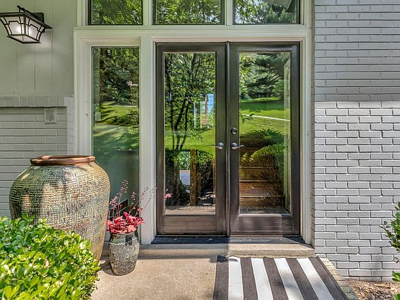 2nd image of 1204 Brentwood Ln
