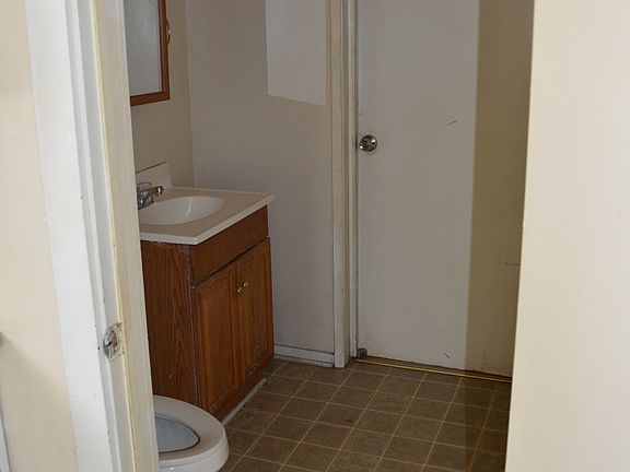 3rd image of 2562 N Lugo Ave