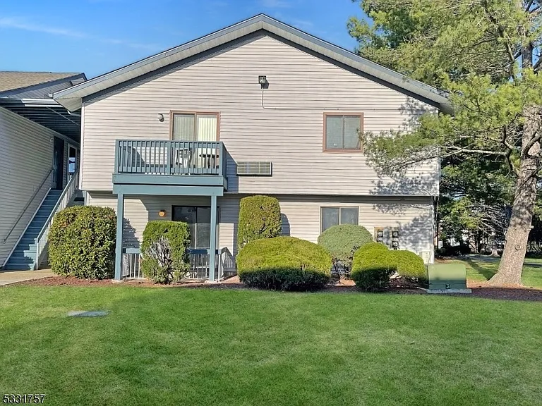 20-103 Delar Pkwy — Photo 1