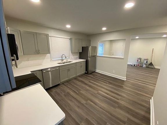5th image of 7401 Harrow Dr #B