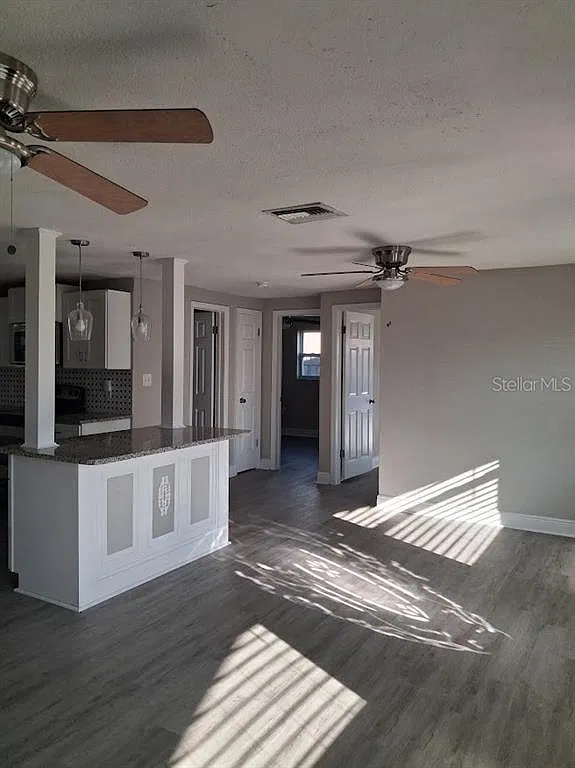 3 bed, 2.0 bath, 1075 sqft, $1,800 — Photo 3