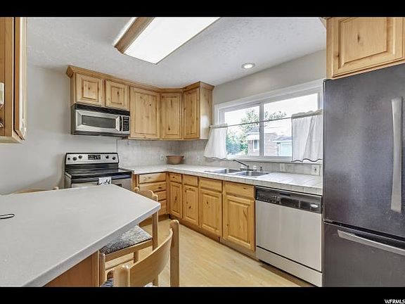 5th image of 1912 E Hillcrest Ave