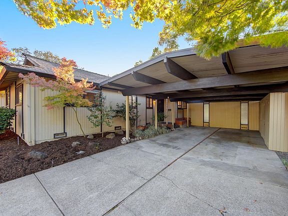 3rd image of 2415 Tamarisk Drive