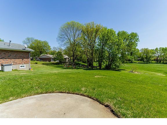 3rd image of 3520 Arpent Ln