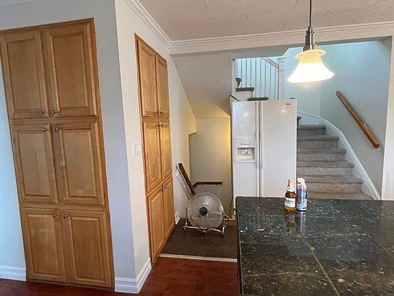 3rd image of 437 S Main St #2