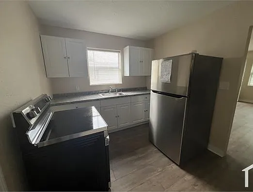 421 Jefferson St — Photo 2