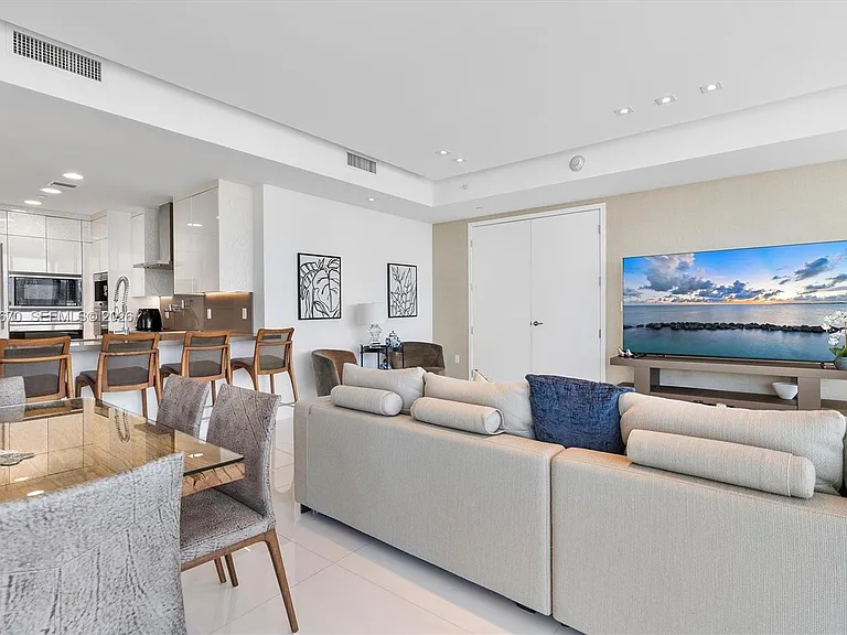 17475 Collins Ave #504 — Photo 8