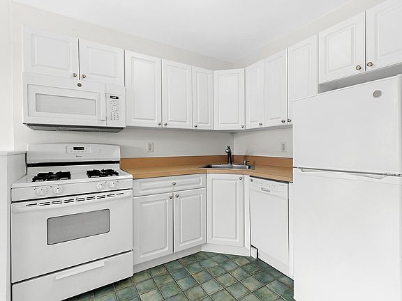 3rd image of 129 Boerum Pl APT 4C