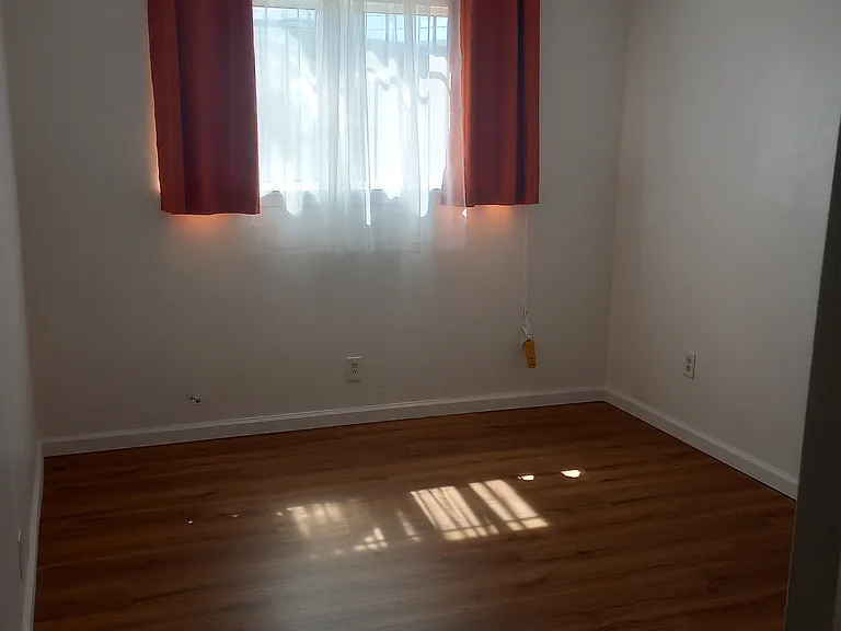332 Willard Ave — Photo 12