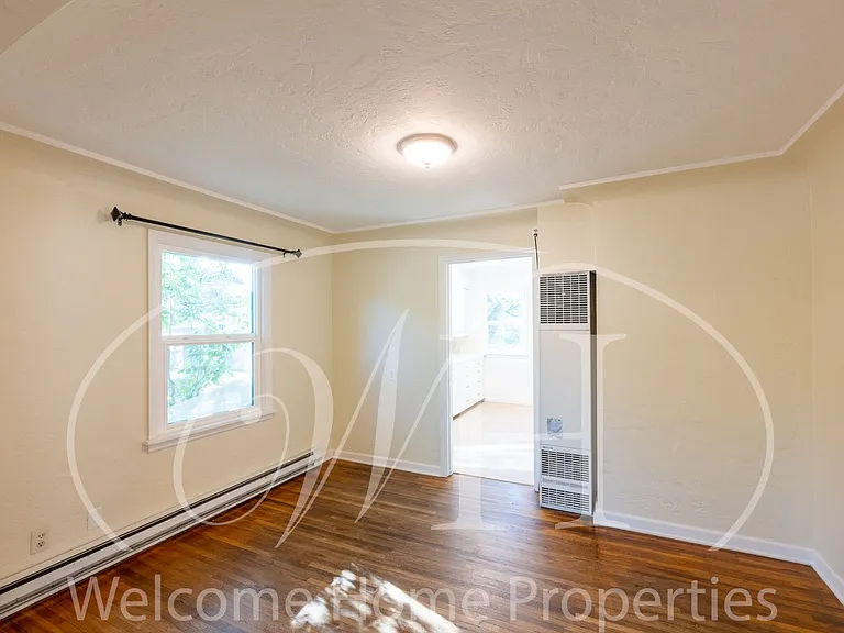 320 SE 4th St — Photo 9