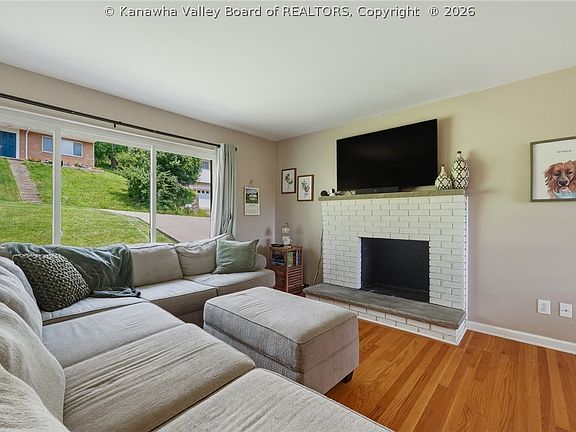 4th image of 1812 Rosewood Rd