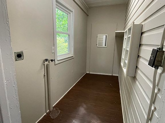 4th image of 1632 Stewart Ave SE