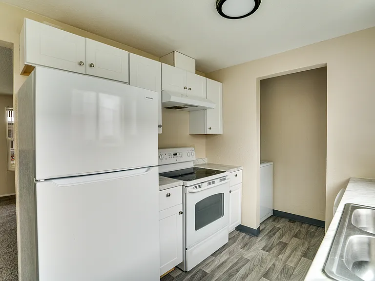 2412 S I St #3 — Photo 3