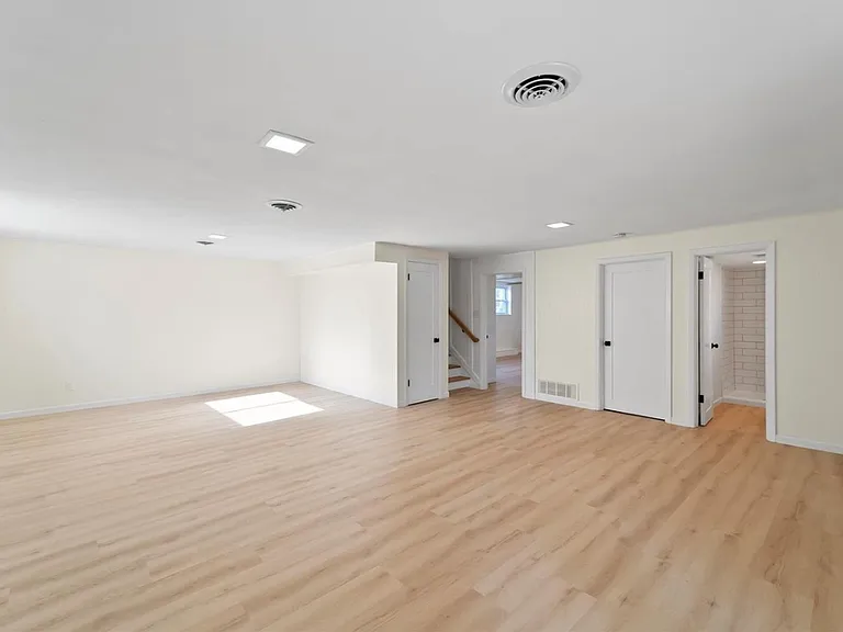 405 Fontainebleau — Photo 13