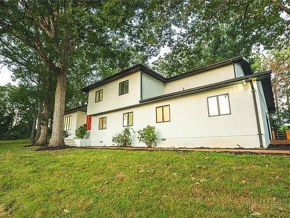 2nd image of 3750 NE 11th Street