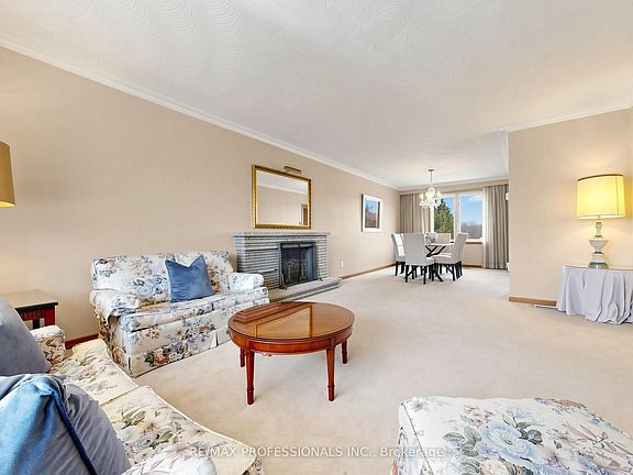 4th image of 32 Summitcrest Dr