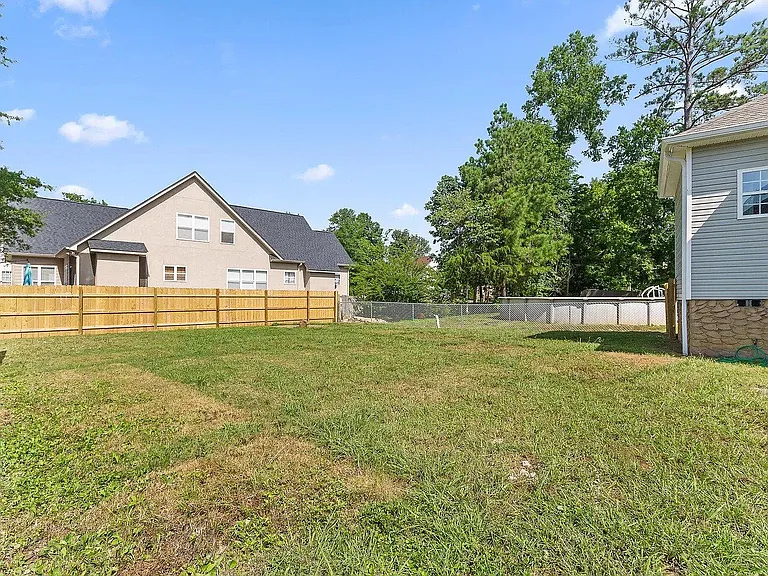 1833 Holly Oak Ln — Photo 21