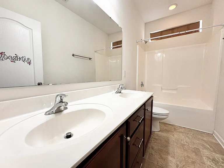3485 Alister Ave SW — Photo 20