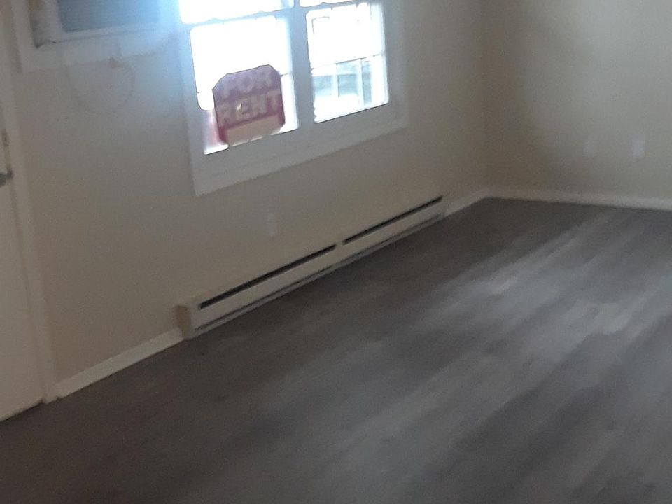 2nd image of 2363 Zircon St NE