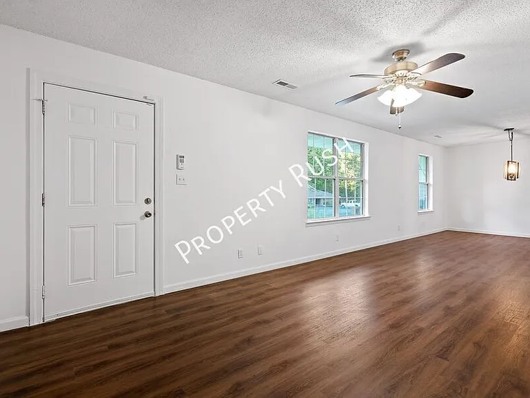 3404 Frawley St — Photo 8