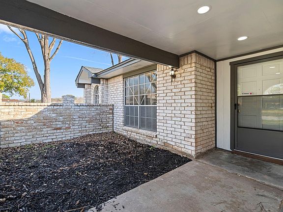 3rd image of 15403 Blueridge Rd