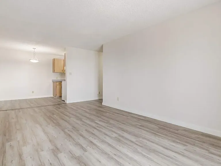 5 Russell Dr — Photo 6