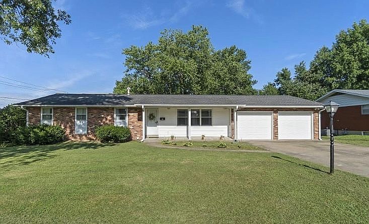 1st image of 301 Elwanda Dr