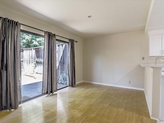 4th image of 4644 Corrida Cir